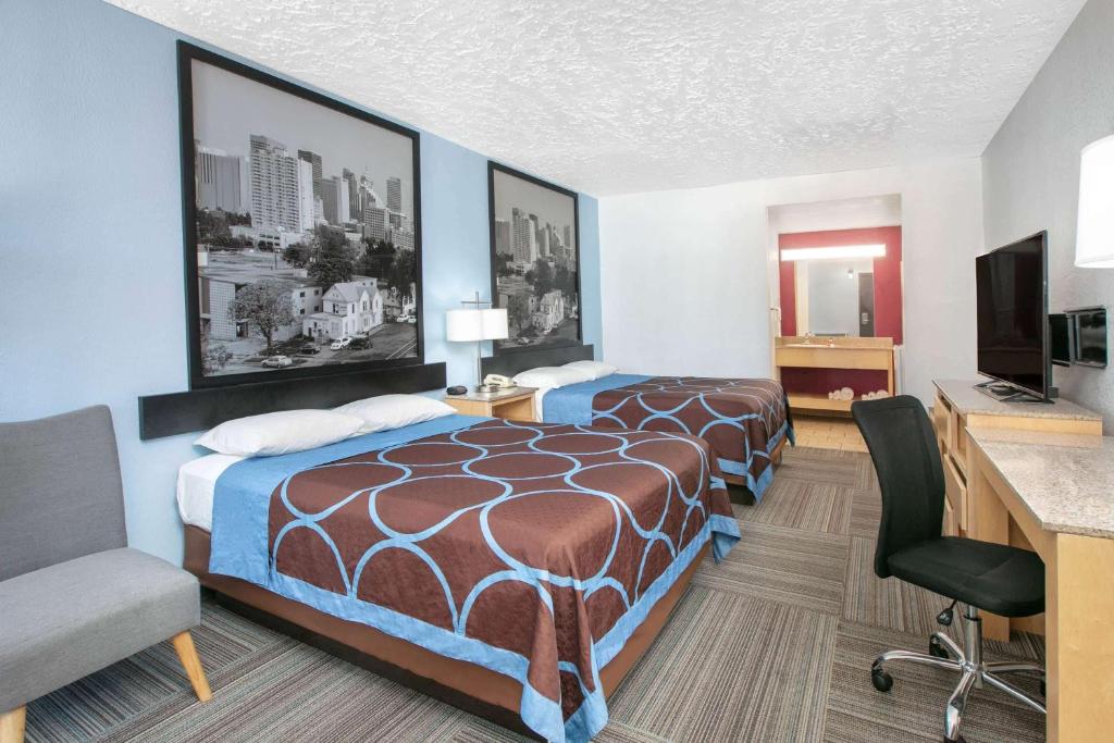 Super 8 by Wyndham City of Moore photo 4
