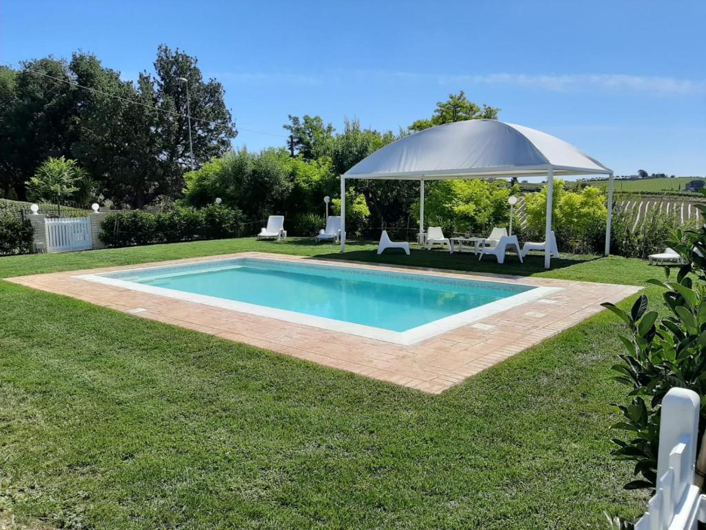 Cottage with pool,views photo 4