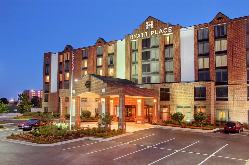 Hyatt Place Chicago/Lombard/Oak Brook image