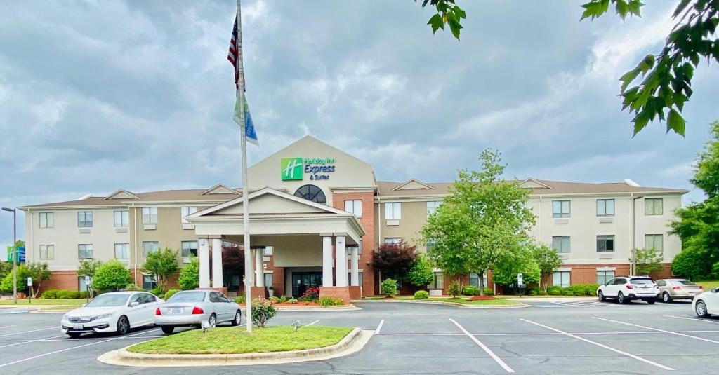 HOLIDAY INN EXPRESS & SUITES REIDSVILLE image