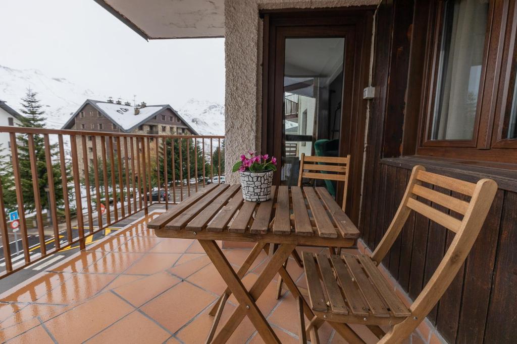 Anayet - Plaza del Reloj en FORMIGAL - Reformado