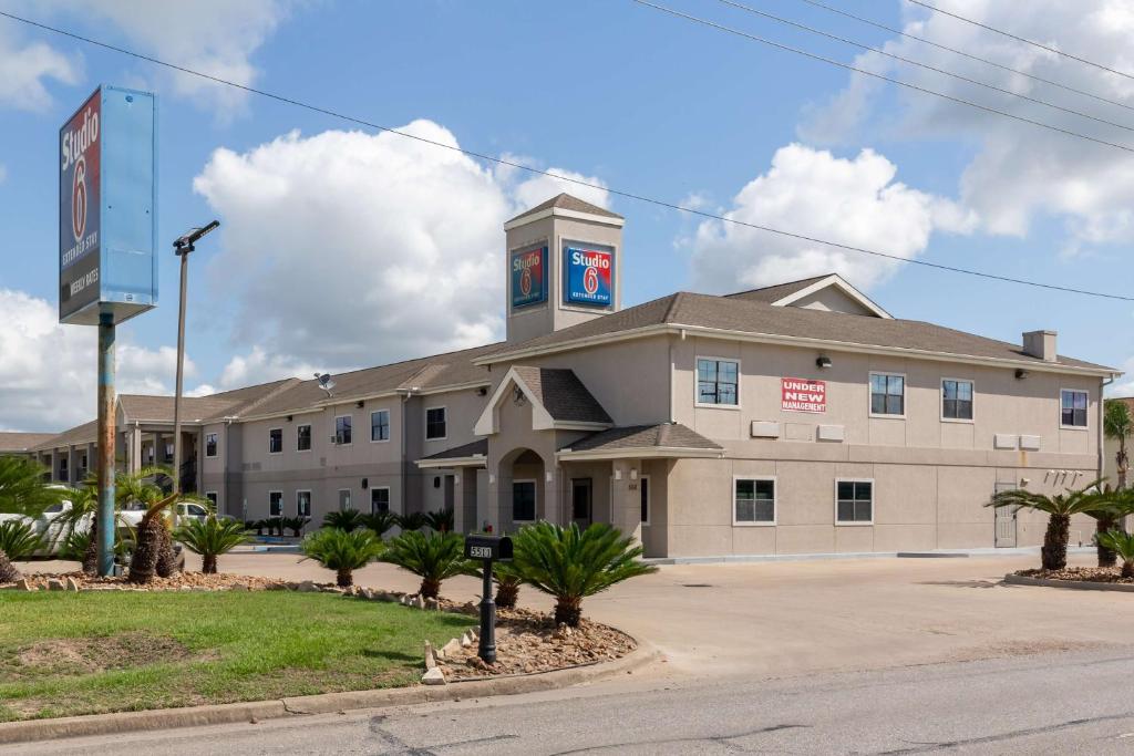 Studio 6 Bay City TX photo 4