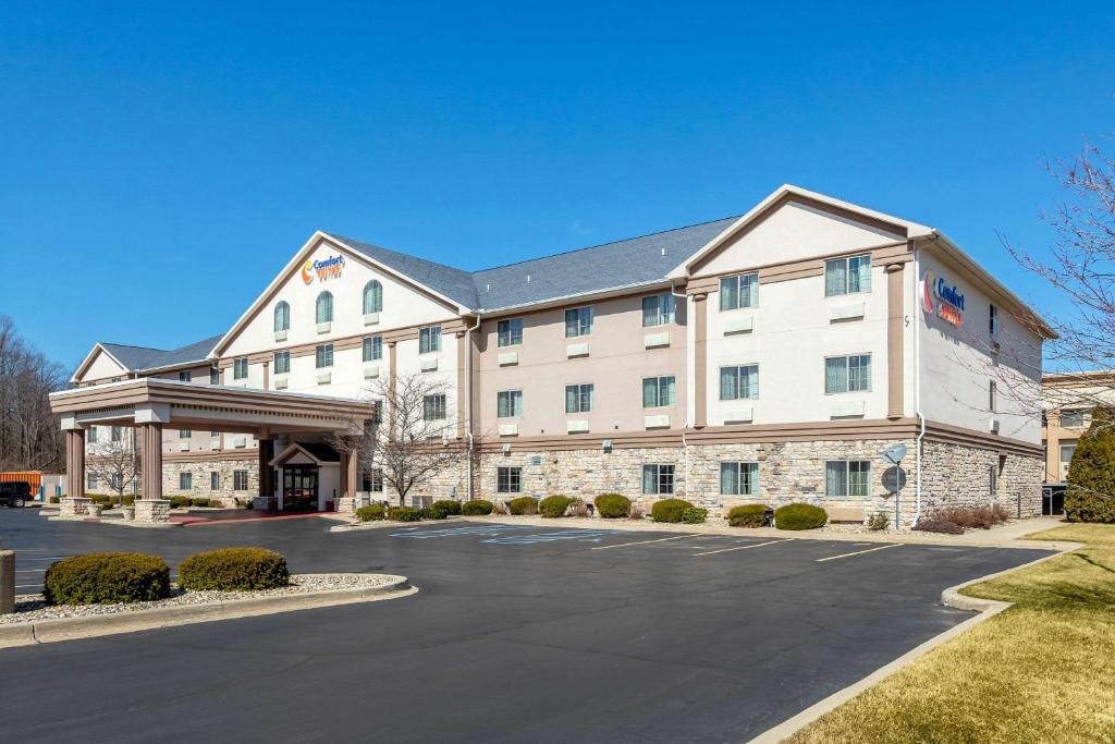 Comfort Suites Stevensville - St. Joseph image