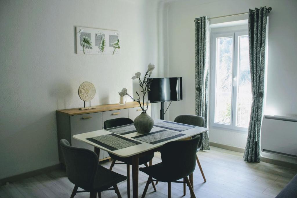 Charmant appartement au cœur des grès d Annot photo 3