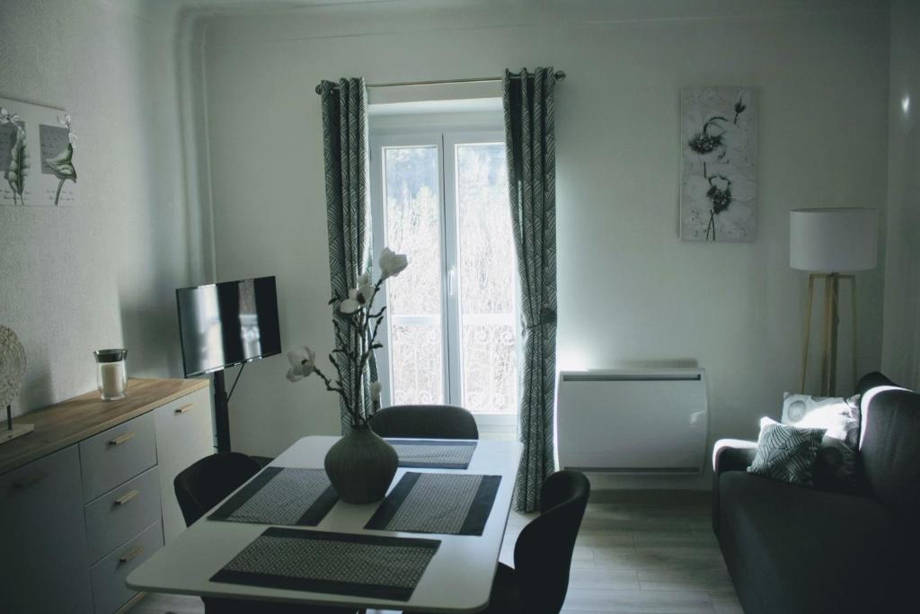 Charmant appartement au cœur des grès d Annot photo 1