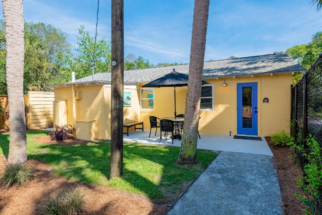 Folly Vacation Laid Back Casual Beach Bungalow 209-B image