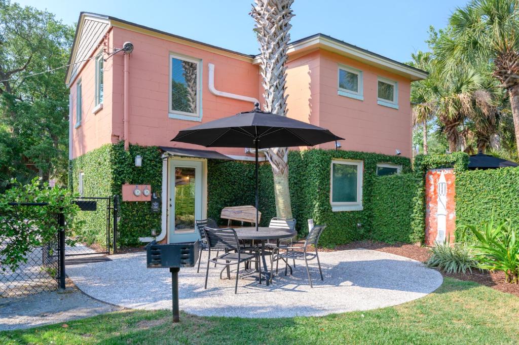 Folly Vacation 114B Townhouse, perfect family vacation, pets welcome! image