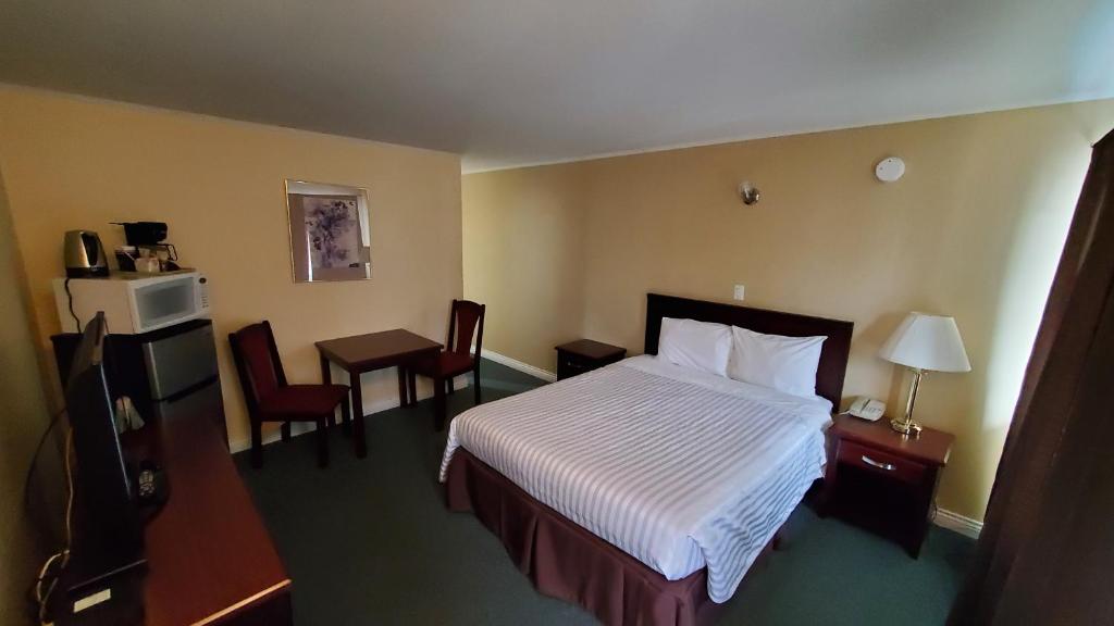 Comox Valley Inn & Suites photo 1