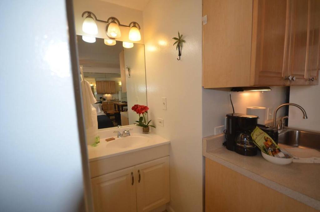 Сьюит (Люкс), Kuhio Village 907A Queen Studio Kitchenette