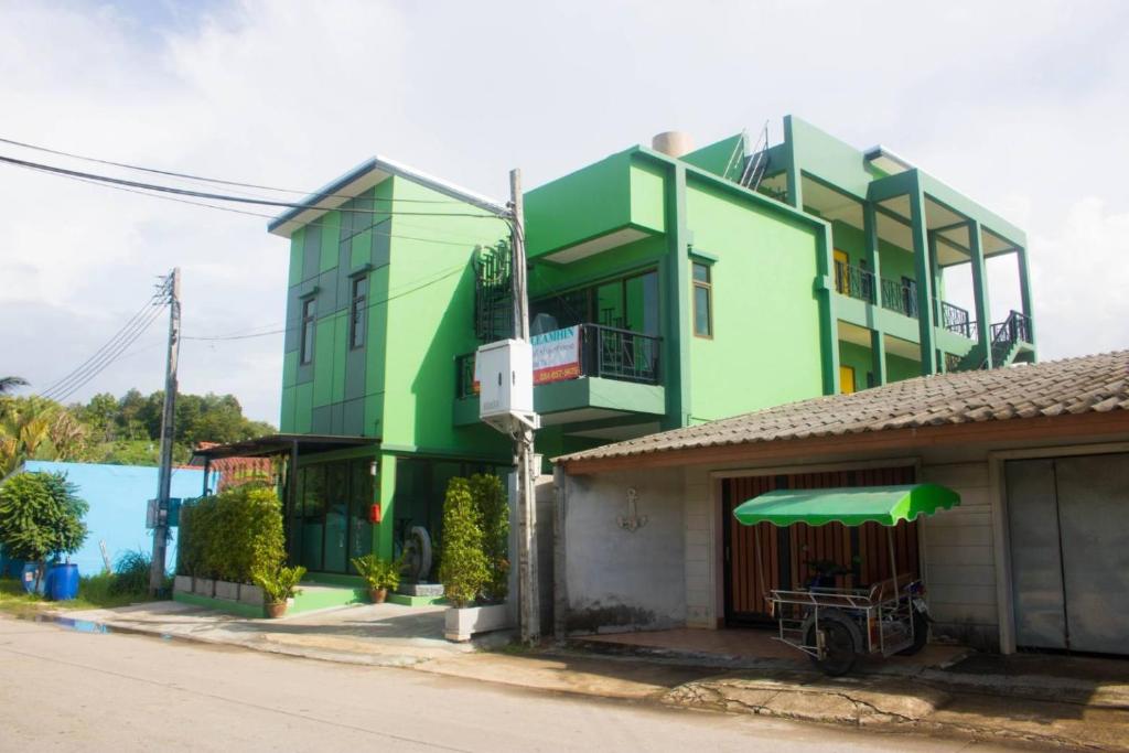 N&N HOUSE Laem Hin photo 3