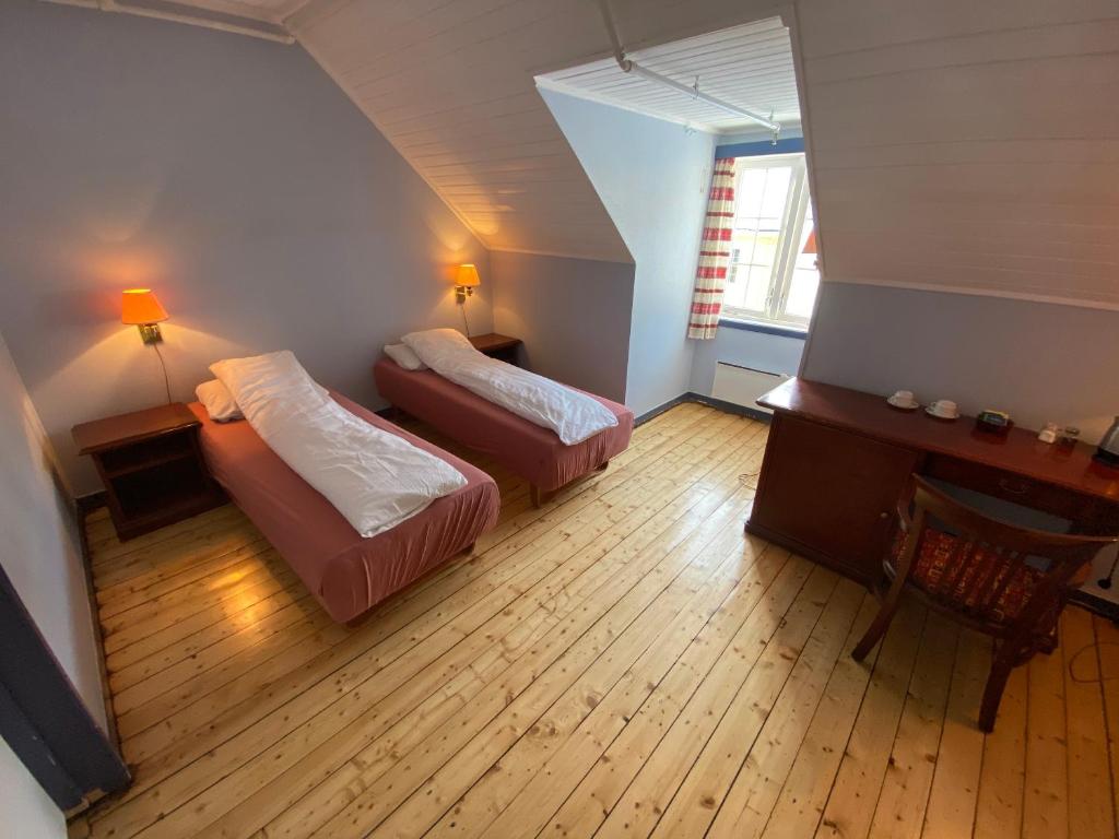 Solhov, Castle of the Lyngen Alps photo 4
