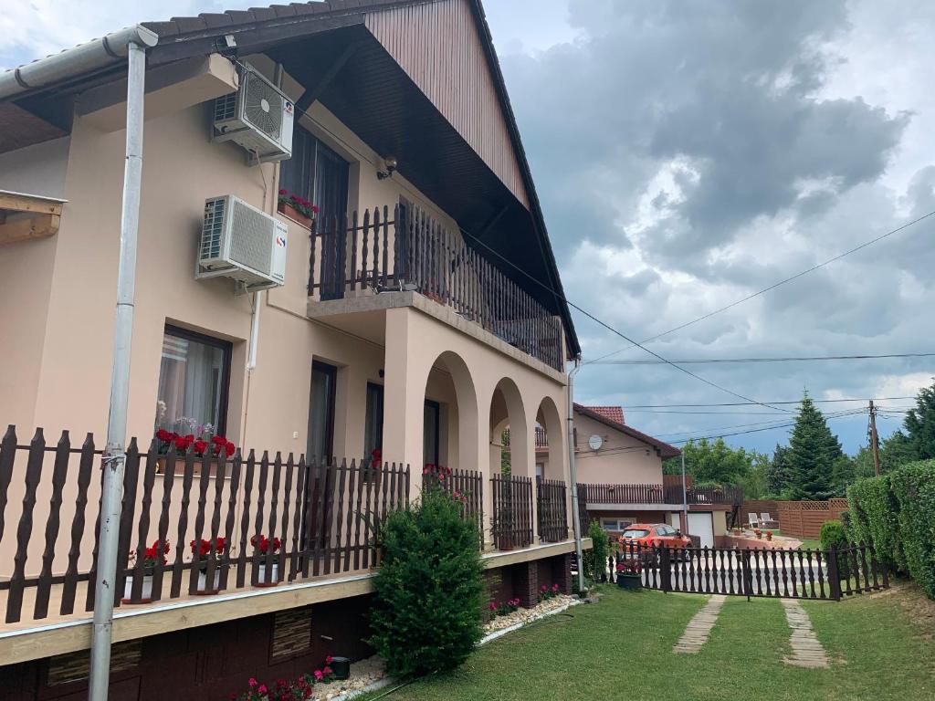 Nagcsaládos Rózsa Apartman photo 2