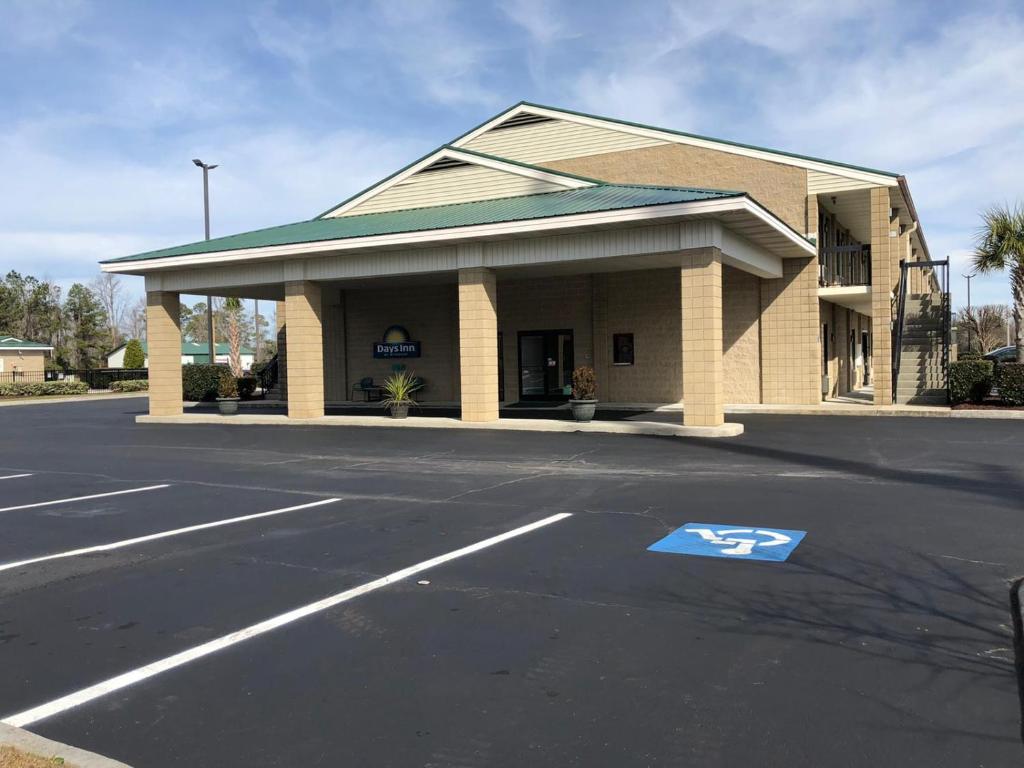 Days Inn by Wyndham Cape Carteret near Emerald Isle image