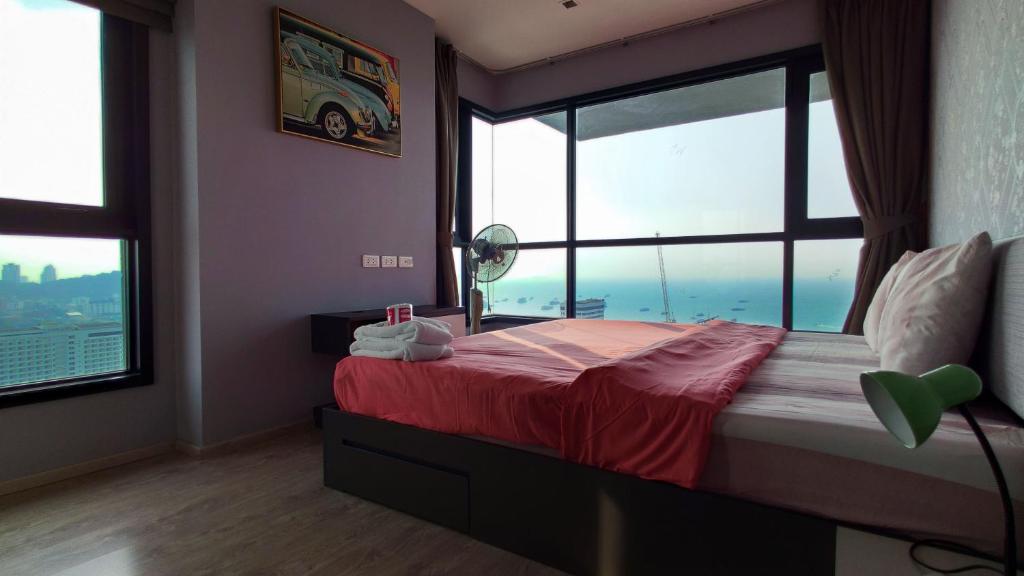 Апартаменты (Апартаменты с 2 спальнями и видом на море), Sea View Pool The Base Condo