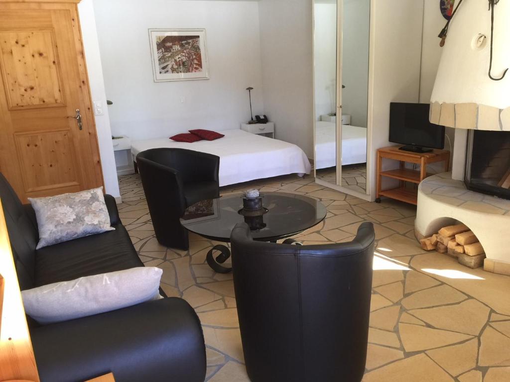 2-Zimmer Ferienwohnung Bünda photo 4