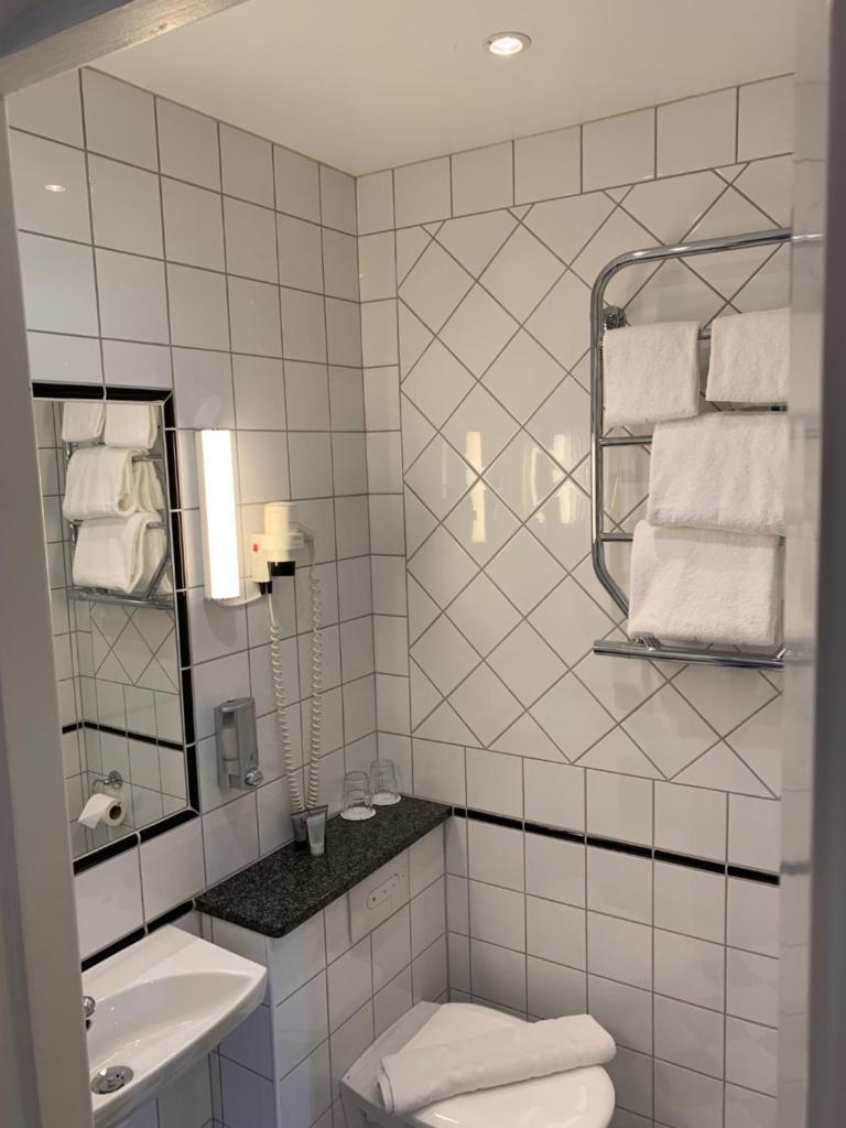 Двухместный (Небольшой двухместный номер с 1 кроватью шириной 140 см), Mayfair Hotel Tunneln