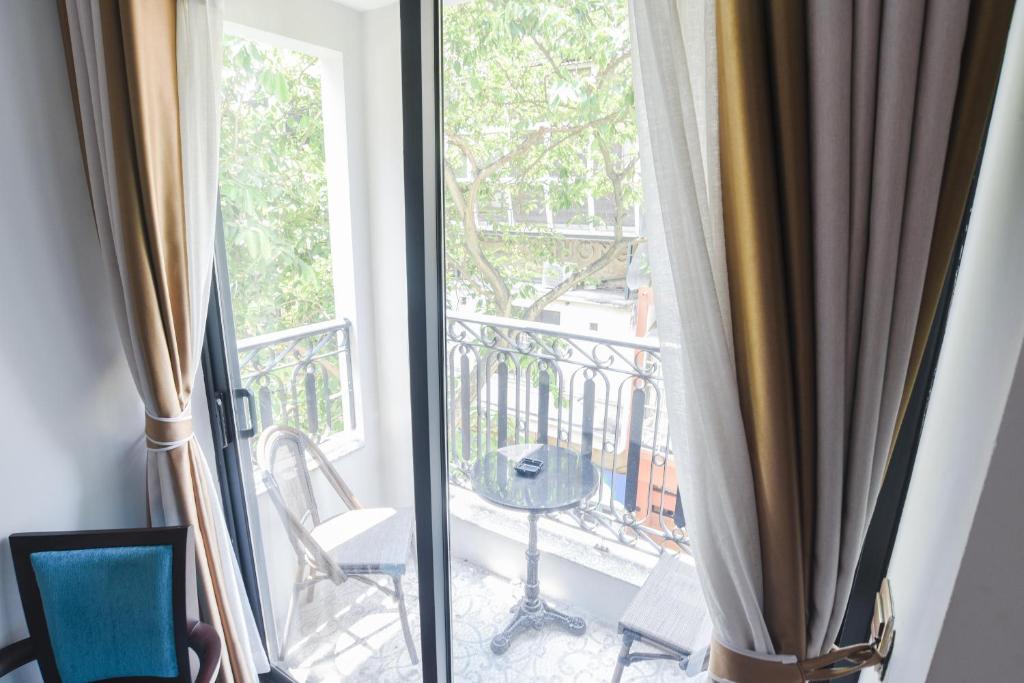 Двухместный (Street View Balcony Suite), Golden Legend Hotel