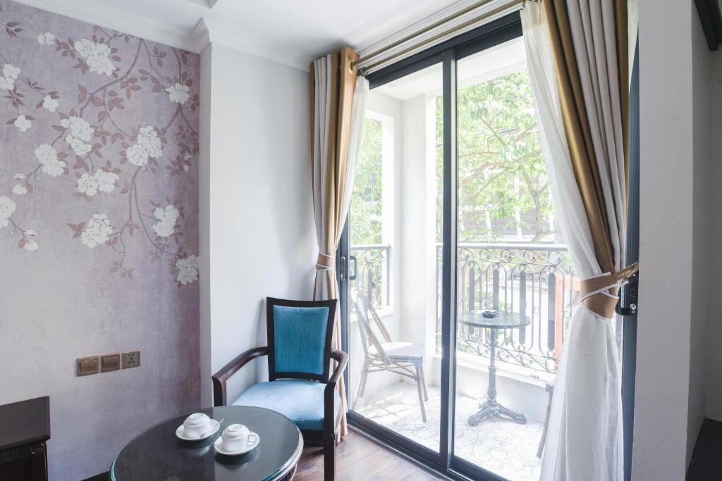 Двухместный (Street View Balcony Suite), Golden Legend Hotel