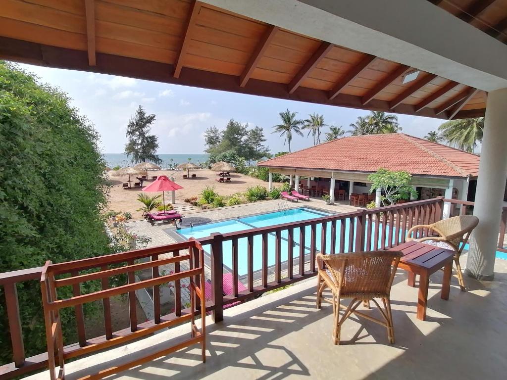 Ladja Beach Resort photo 2