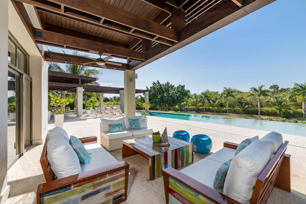 Unique Private Villa with Pools and Golf Cart photo 3