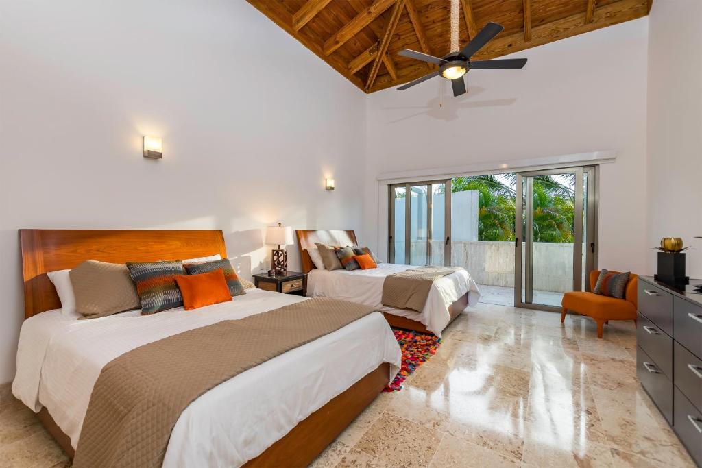 Unique Private Villa with Pools and Golf Cart photo 2