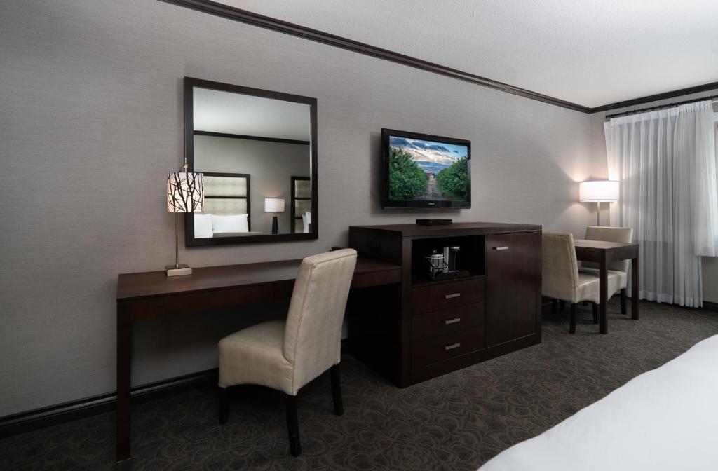 Prestige Vernon Hotel photo 2