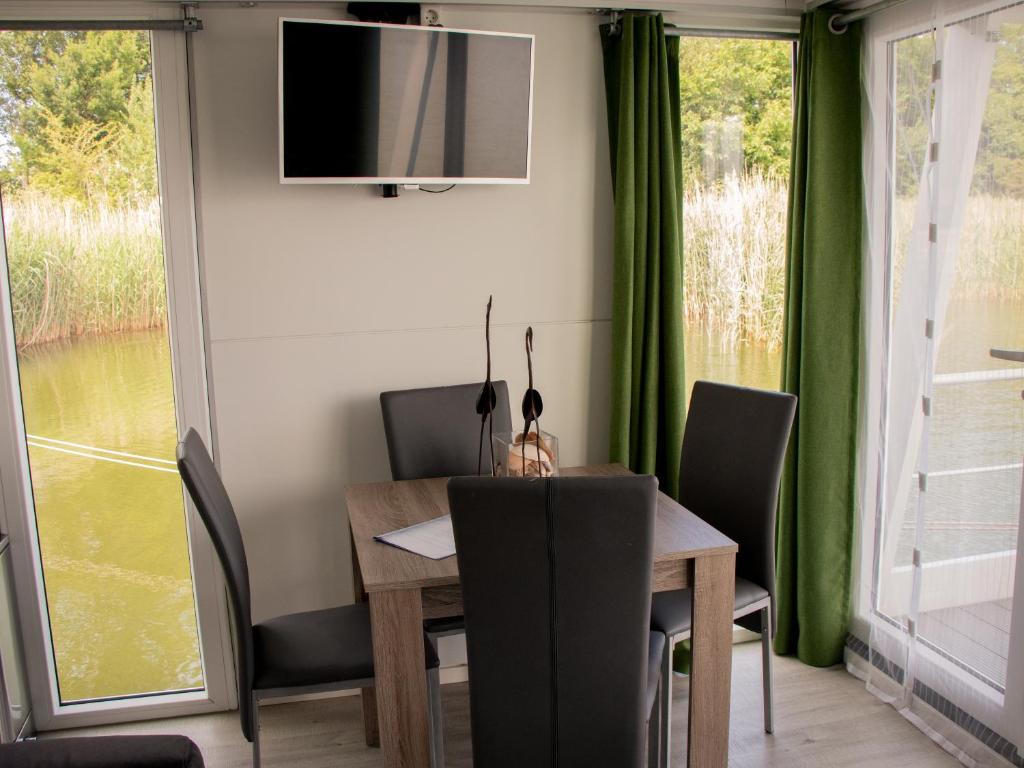 Houseboat uitzicht over veluwemeer, natuurlokatie, prachtige vergezichten photo 3