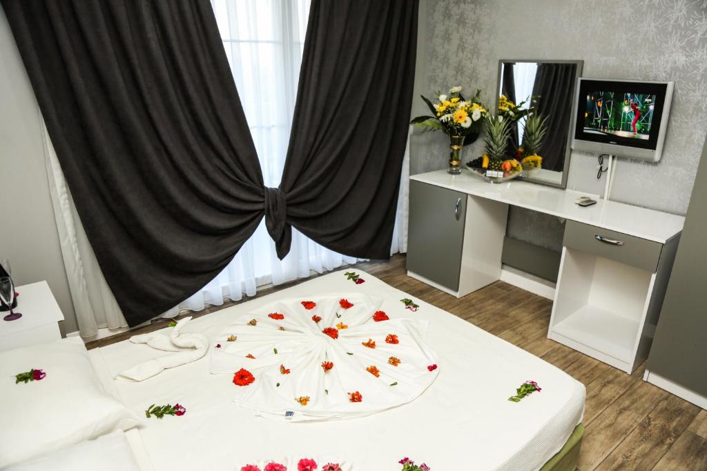 More Hotel photo 4