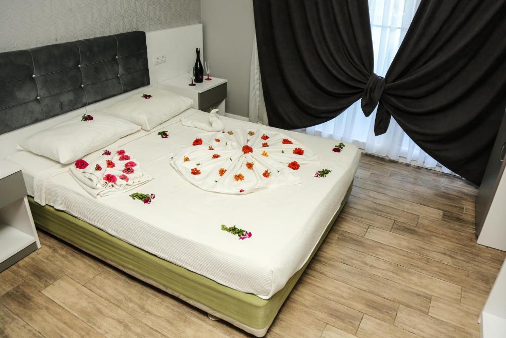 More Hotel photo 3