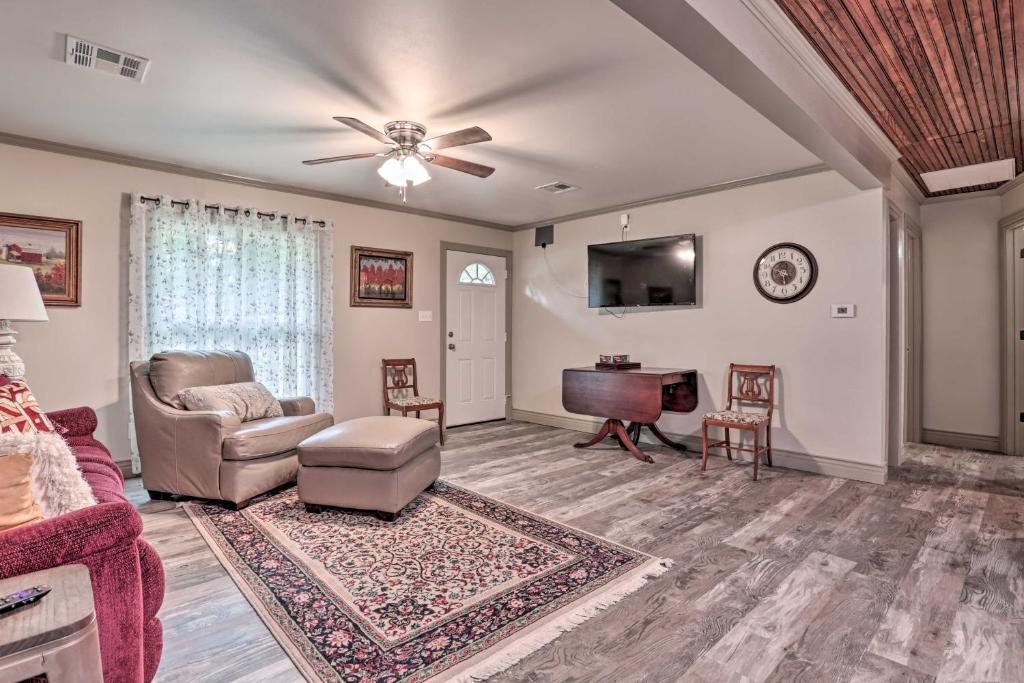 Lake Charles Home 1 Mi to Public Boat Launch photo 4