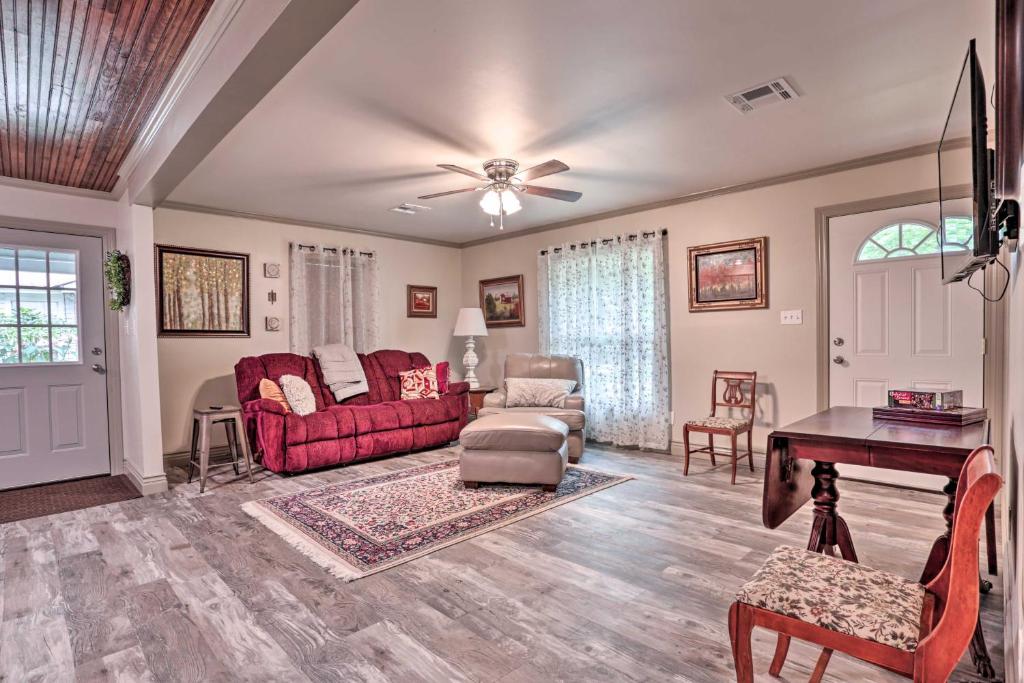 Lake Charles Home 1 Mi to Public Boat Launch photo 3