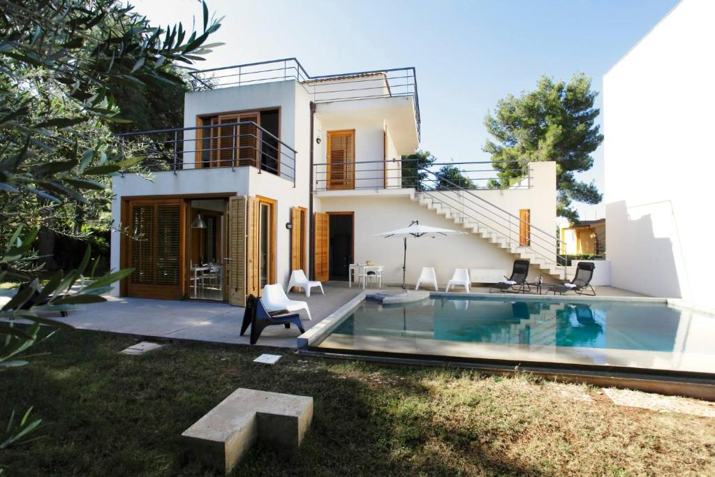 Whole Modern Villa With Pool And Near The Sea photo 3