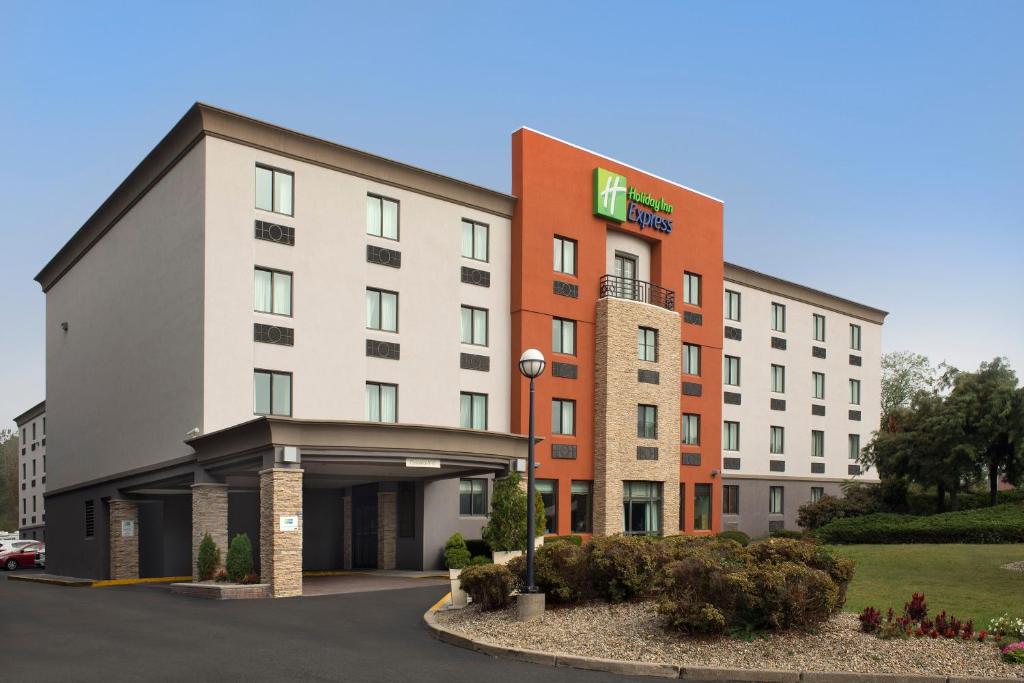 Holiday Inn Express Boston - Saugus image