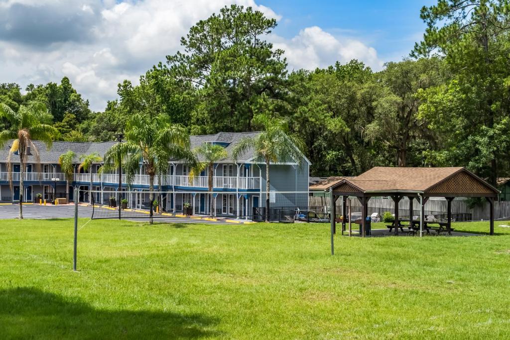 GatorTown Inn photo 3