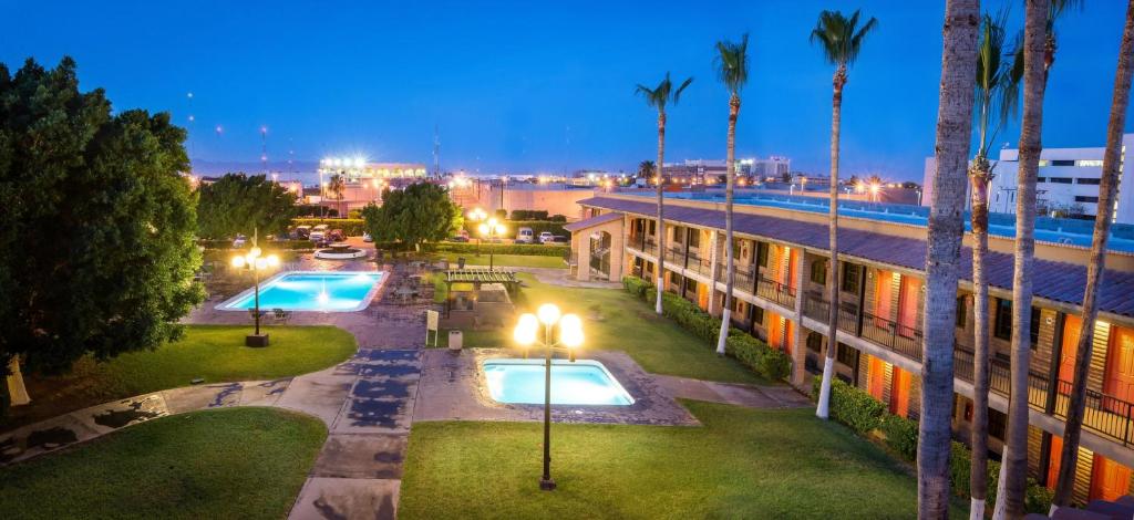 Hotel Colonial Mexicali photo 3