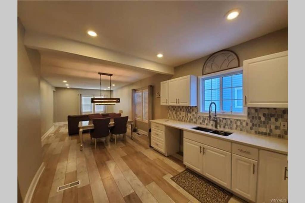 Luxury Private Home in the Heart of Niagara Falls image