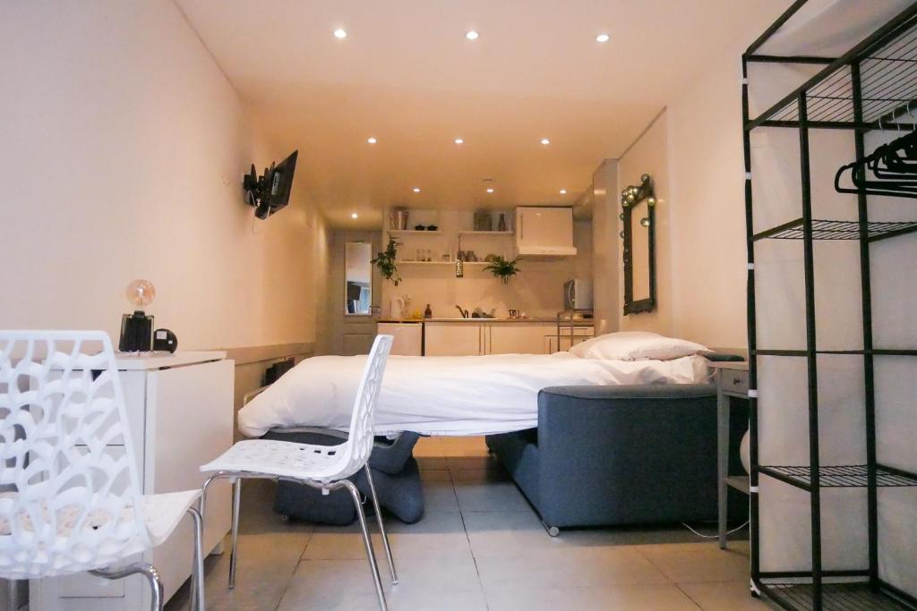 LE STUDIO - La Roquebrussanne photo 4