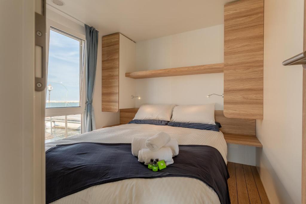AQUA RESORT GIULIANOVA - Houseboat Experience photo 4
