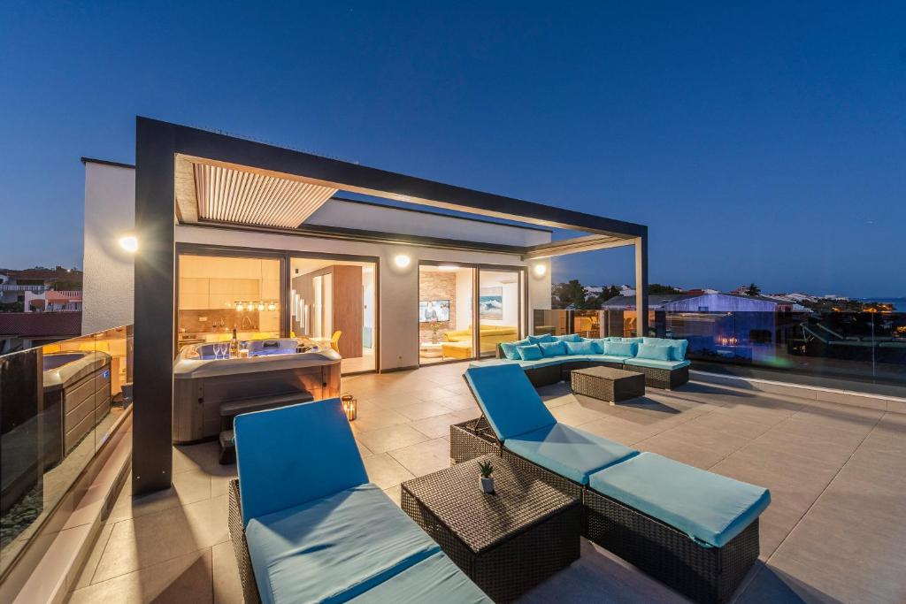 Mediteran luxury penthouse with jacuzzi photo 2
