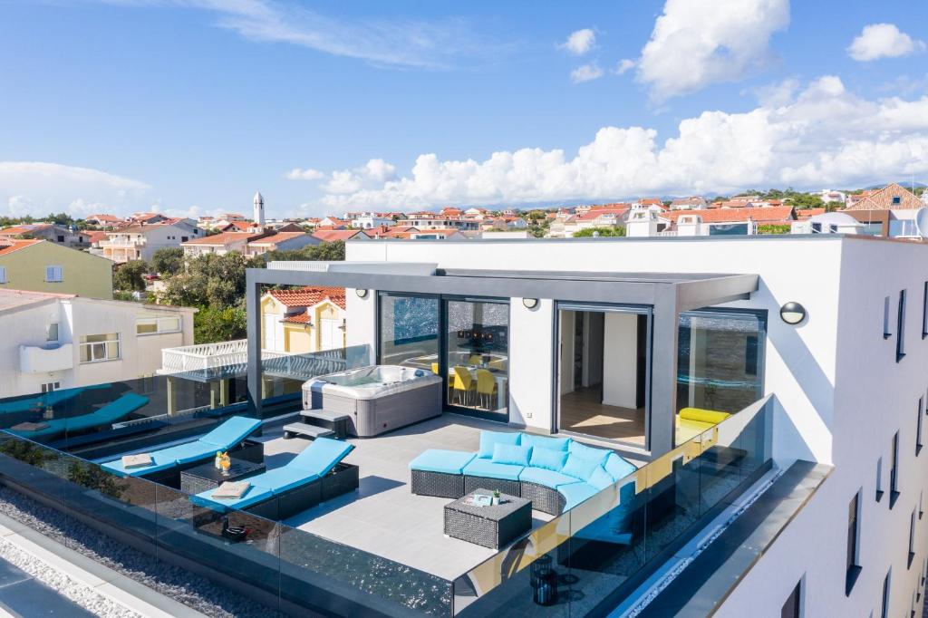 Mediteran luxury penthouse with jacuzzi photo 1