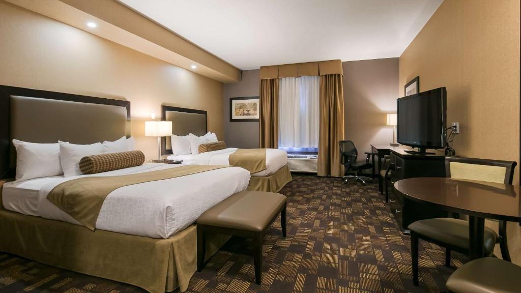 Best Western Plus Fox Creek - Tap to explore photos