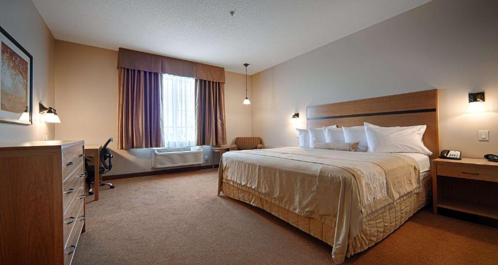 Best Western Plus Chateau Inn Sylvan Lake photo 4
