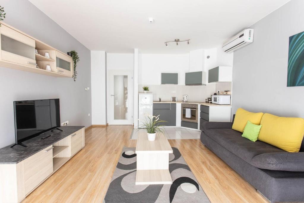Corvin Plaza Apartments & Suites photo 2