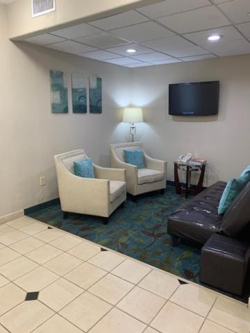 Candlewood Suites Tyler, an IHG Hotel image