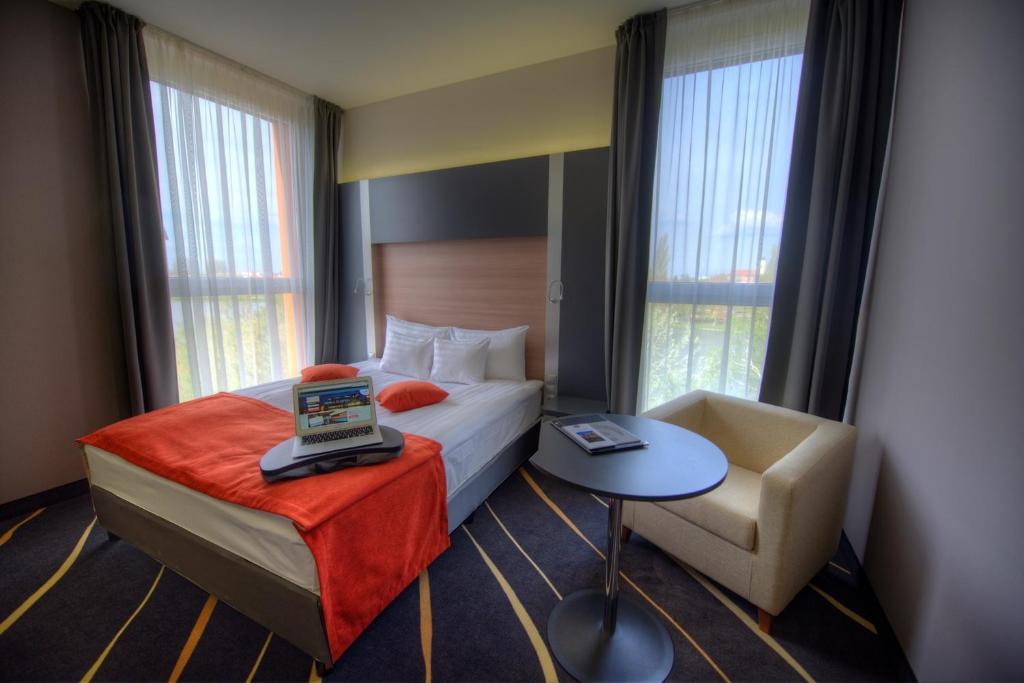 Best Western Plus Lakeside Hotel - Tap to explore photos