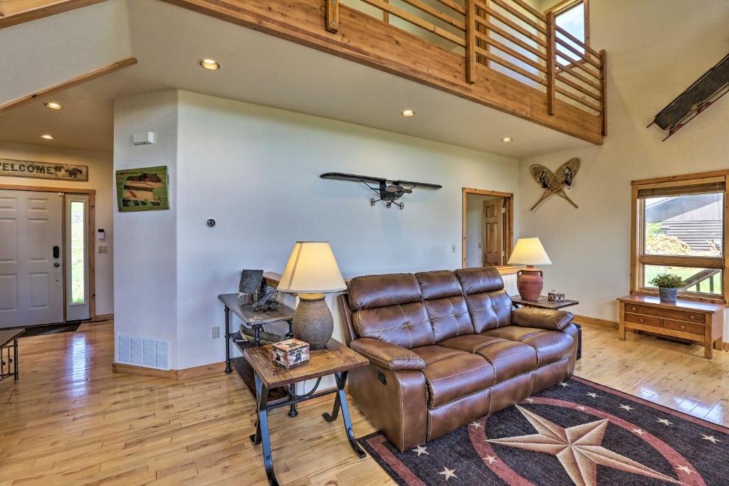 Spacious Home with Hot Tub - 2 Mi to Granby Ranch! photo 4
