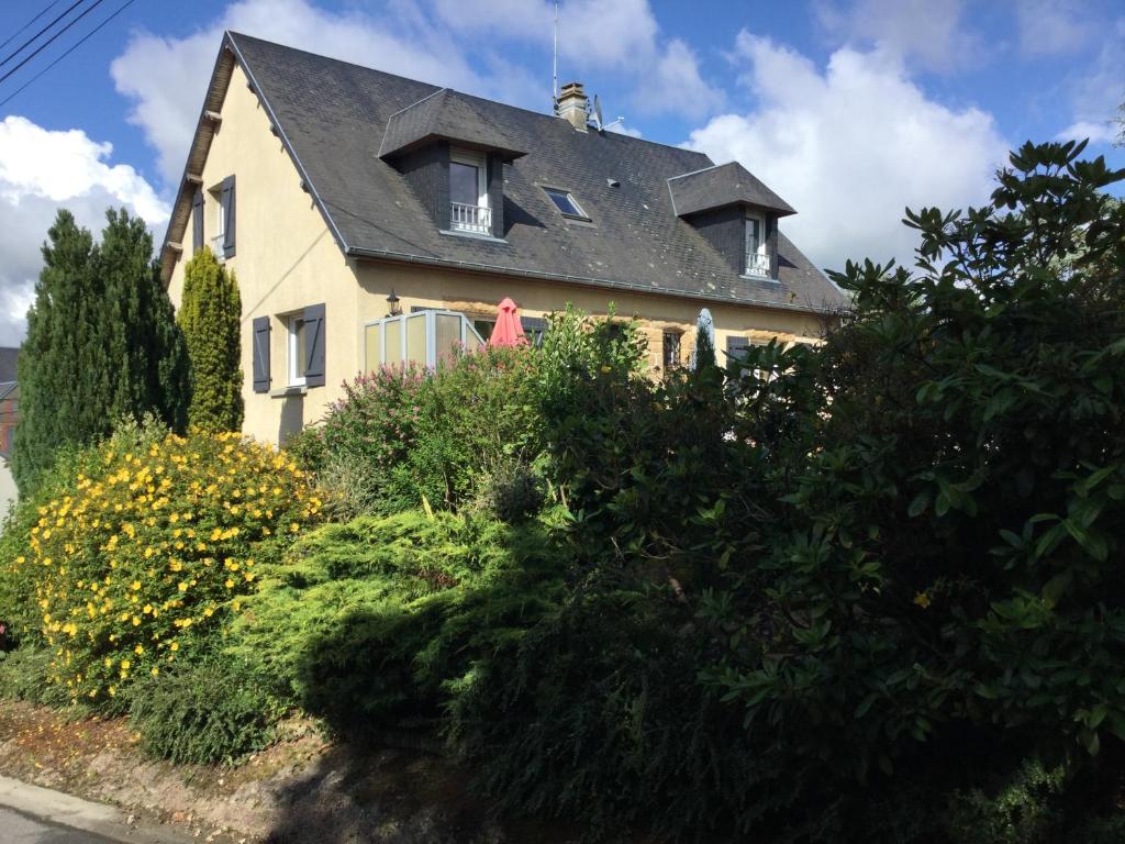 Coup de cœur assuré ! CALM Comme à la Maison ! maison spacieuse avec grande terrasse pour 2 à 5 personnes proximité Granville et mer avec wifi et parking gratuits photo 3
