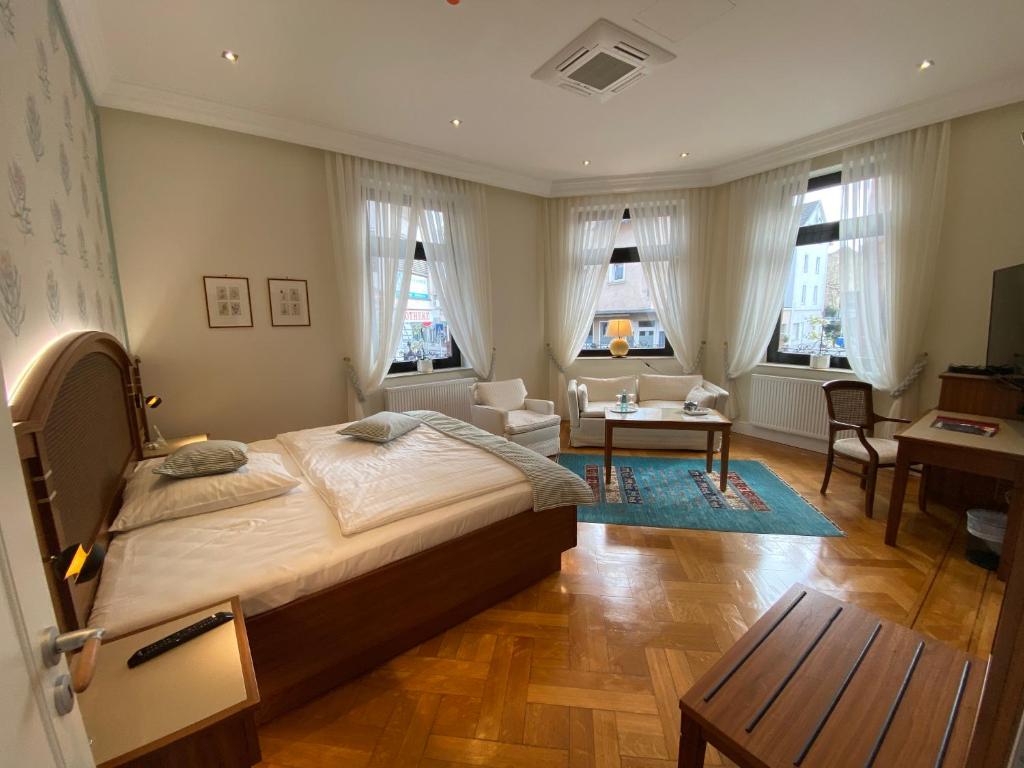 Hotel Hessischer Hof photo 1