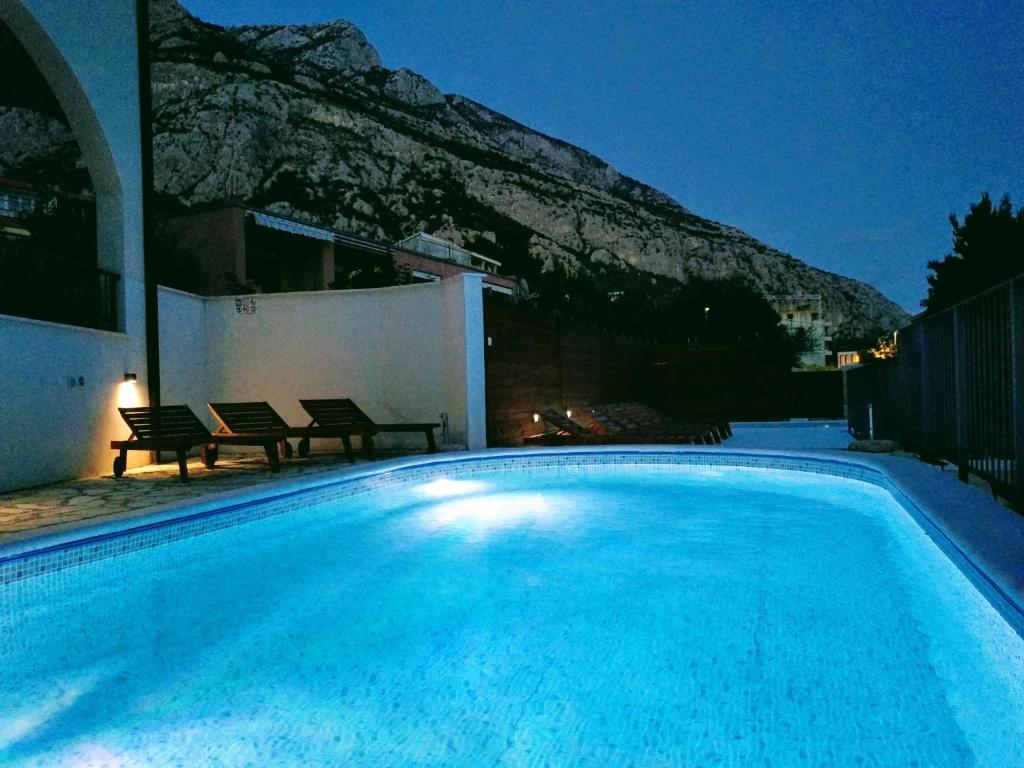 Apartments Fiona - away from city crowds photo 3
