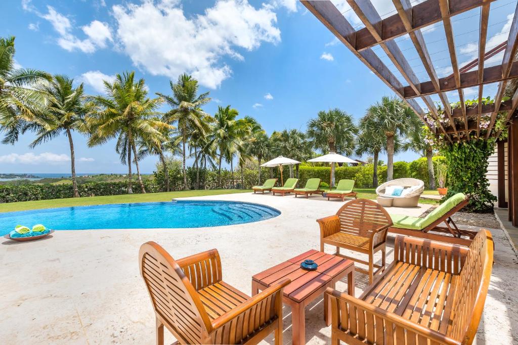 Unique Villa with Ocean and River Views - Staff & Golf Carts photo 2